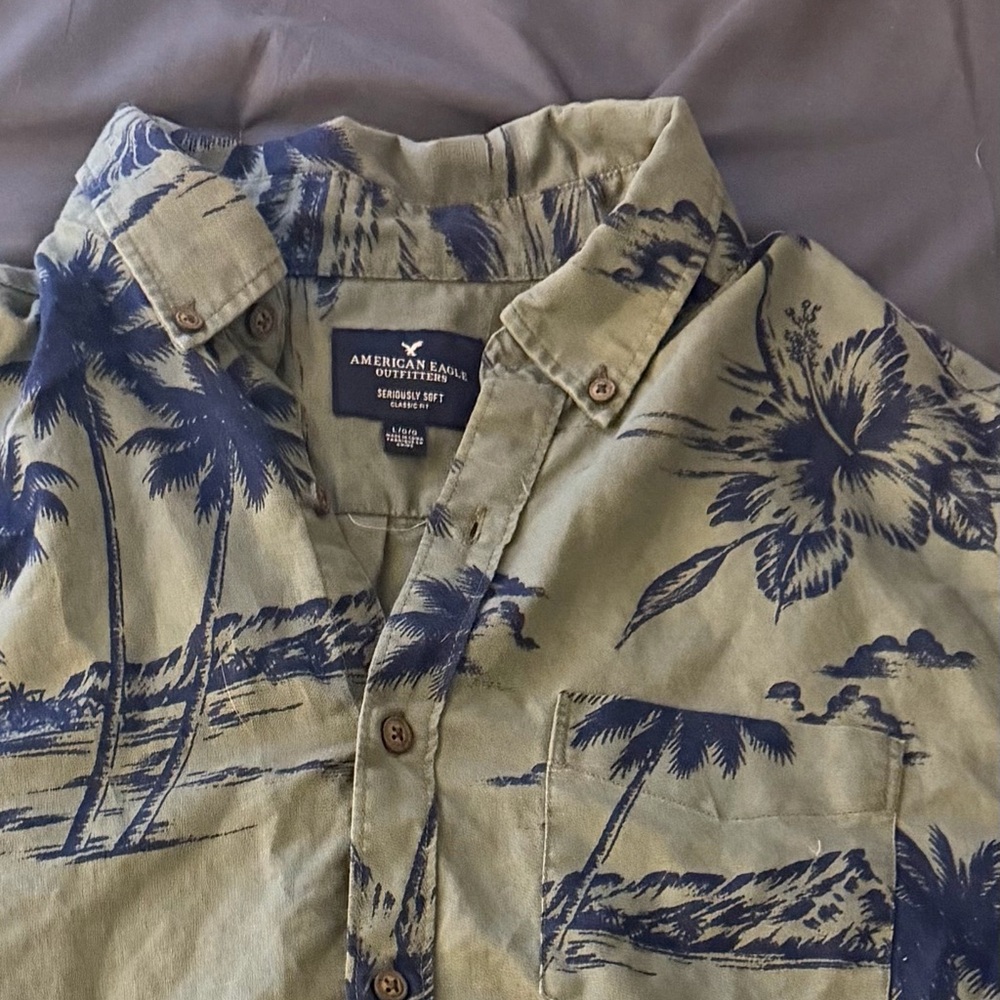 America Eagle long sleeved palm tree print button down shirt, size LARGE